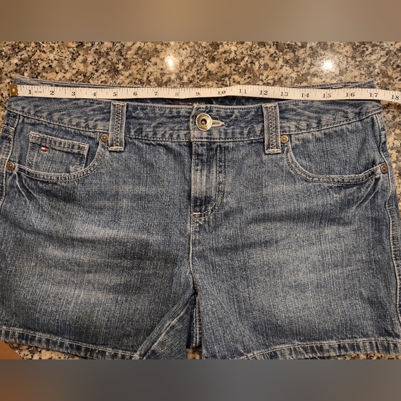 Tommy Hilfiger Women's Jean Shorts, Size 10 - Picture 6 of 9
